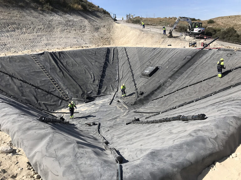 Construcción de cubierta flotantes 1000 m2.