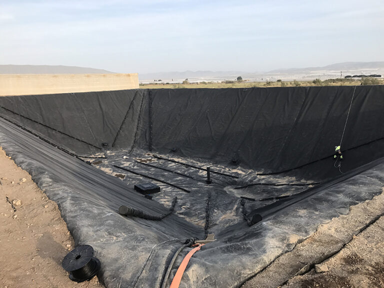 Construcción de cubierta flotantes 1400 m2