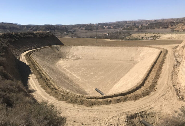 Embalse de riego para Comercial Moreno